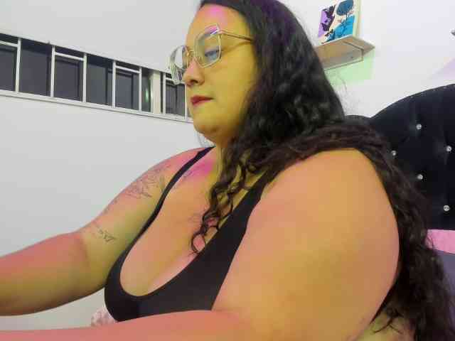 AvaCurvy webcam