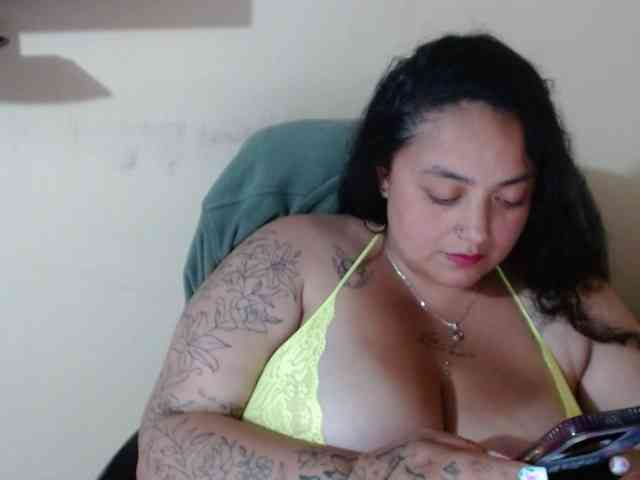 AvaCurvy webcam