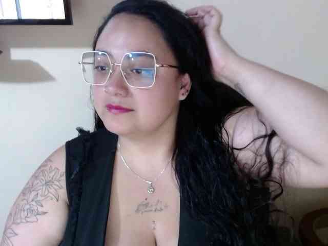 AvaCurvy webcam