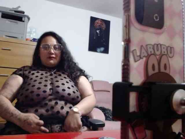 AvaCurvy webcam