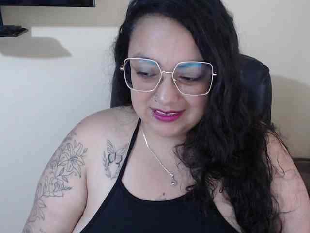 AvaCurvy webcam