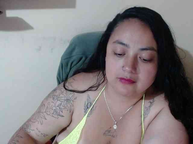AvaCurvy webcam
