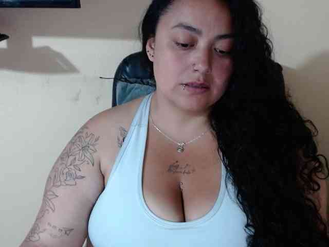 AvaCurvy webcam