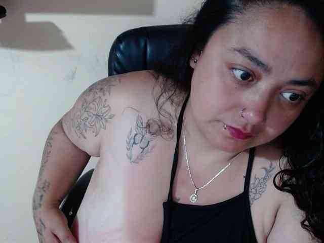 AvaCurvy webcam