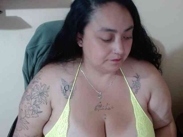 AvaCurvy webcam