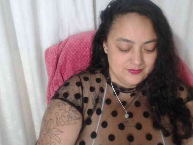 AvaCurvy webcam