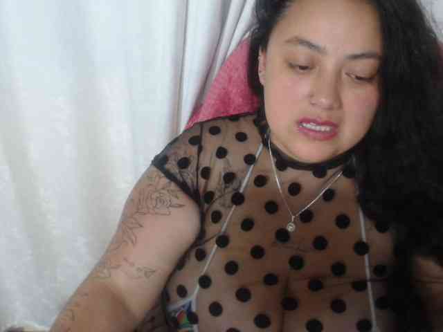 AvaCurvy webcam