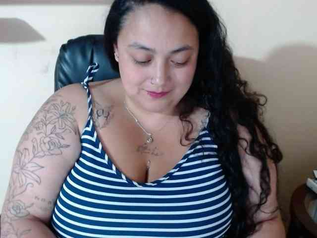 AvaCurvy webcam