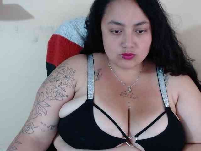 AvaCurvy webcam
