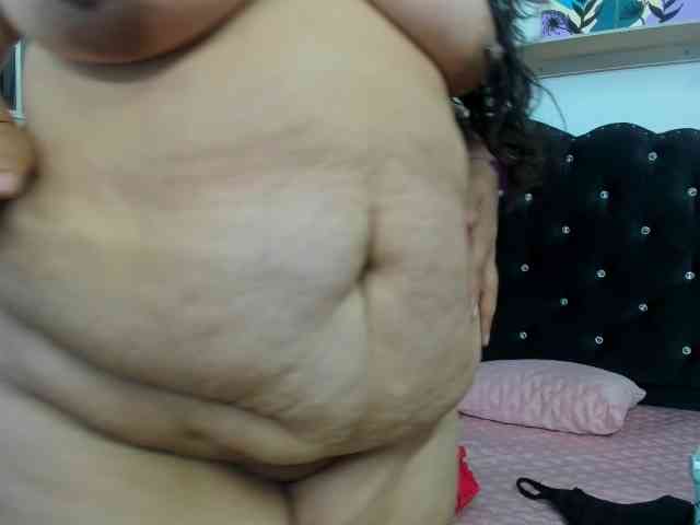 AvaCurvy webcam