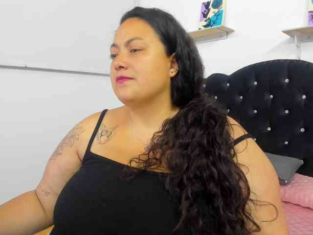 AvaCurvy webcam