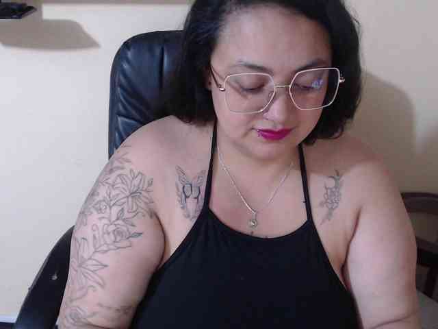 AvaCurvy webcam