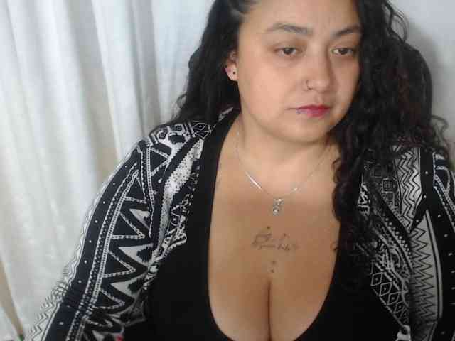 AvaCurvy webcam