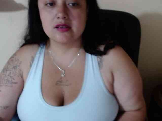AvaCurvy webcam