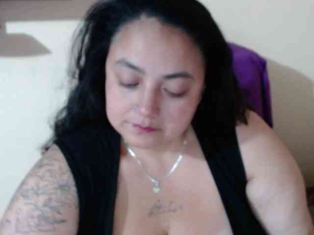 AvaCurvy webcam