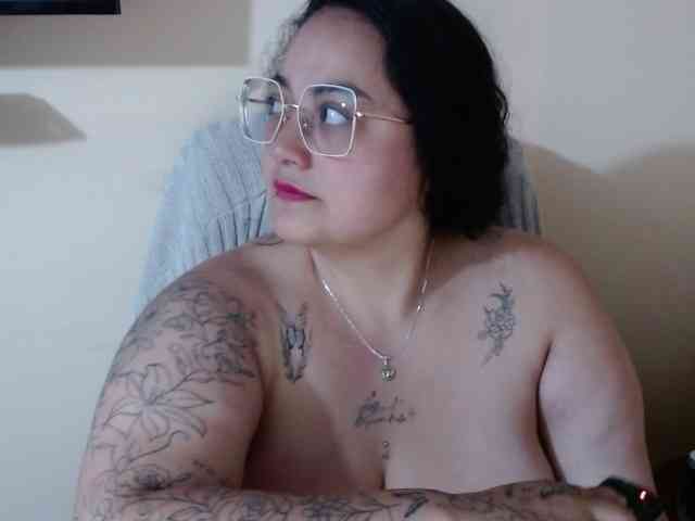 AvaCurvy webcam