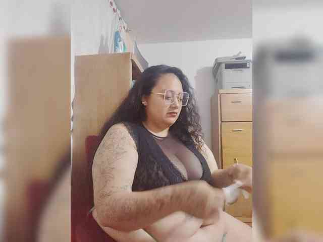 AvaCurvy webcam