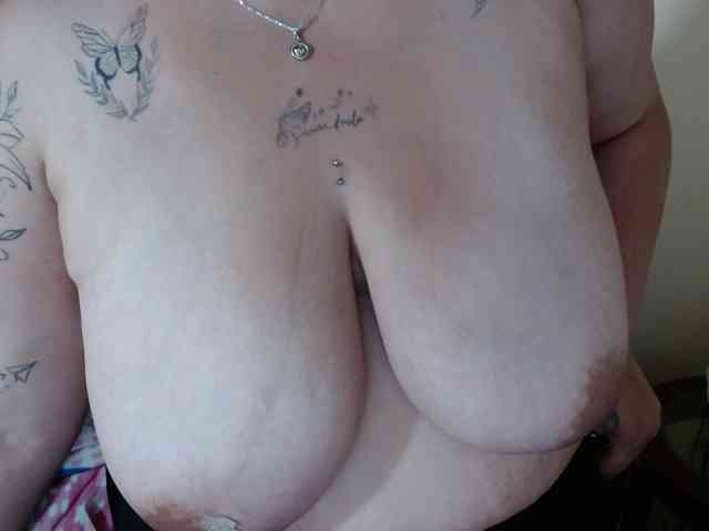 AvaCurvy webcam