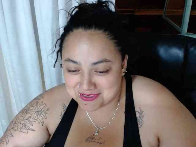 AvaCurvy webcam