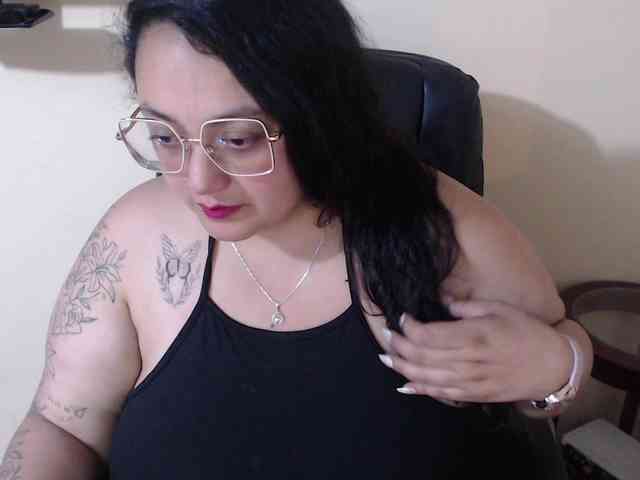 AvaCurvy webcam