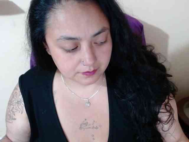 AvaCurvy webcam