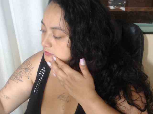 AvaCurvy webcam