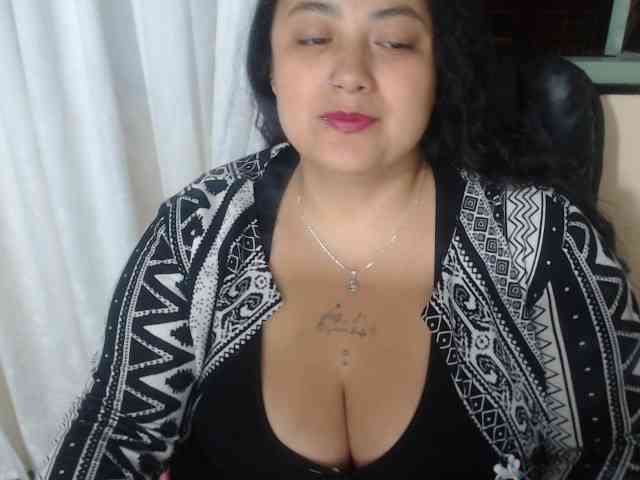 AvaCurvy webcam