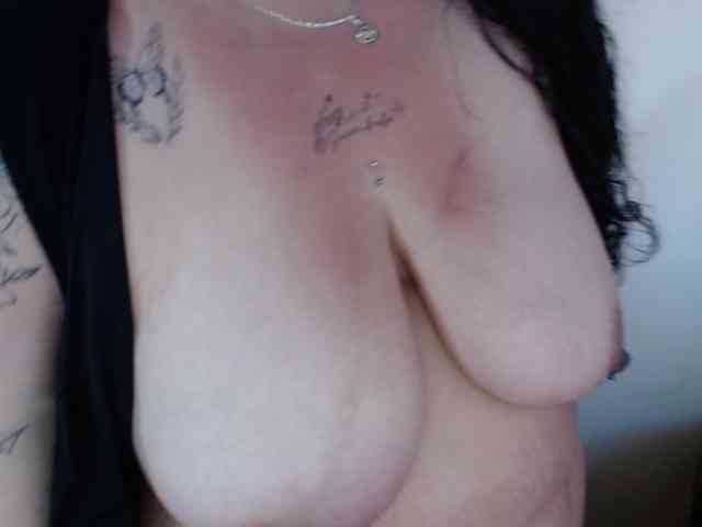 AvaCurvy webcam