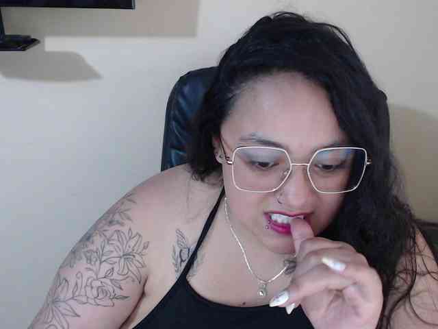 AvaCurvy webcam