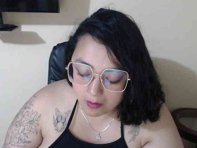 AvaCurvy webcam
