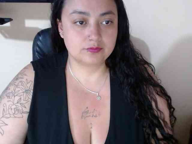 AvaCurvy webcam