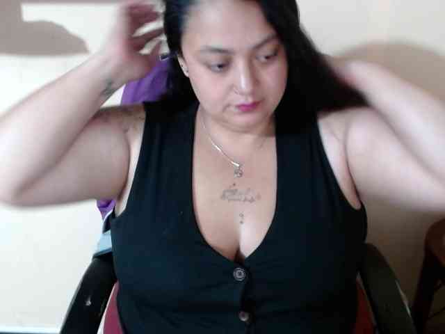 AvaCurvy webcam