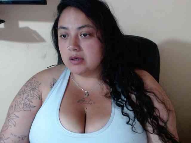 AvaCurvy webcam