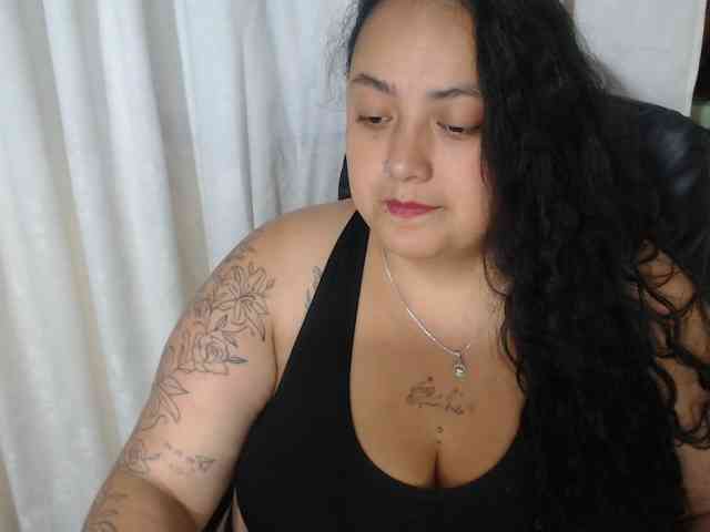 AvaCurvy webcam