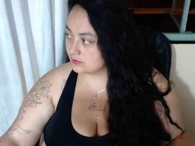 AvaCurvy webcam