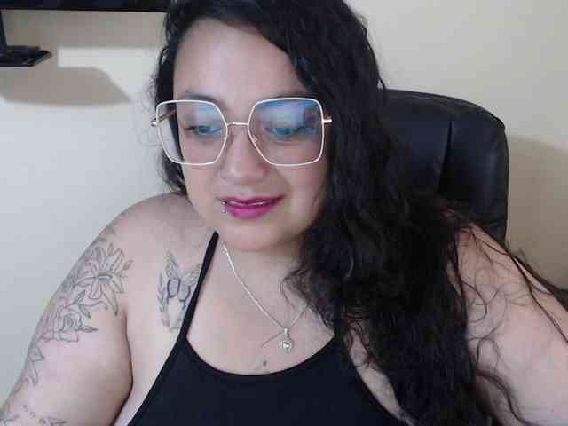 AvaCurvy webcam