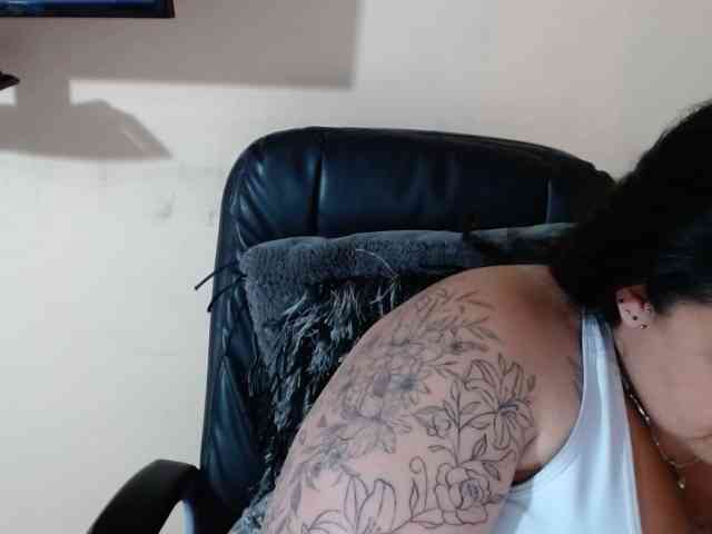 AvaCurvy webcam