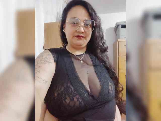 AvaCurvy webcam