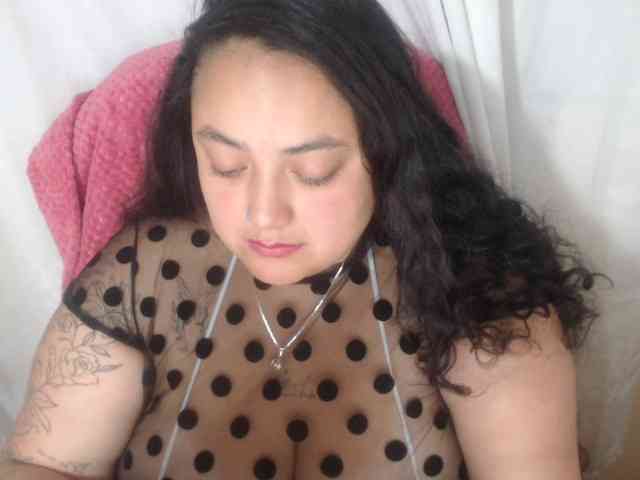 AvaCurvy webcam