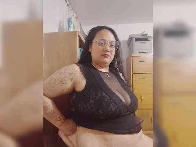 AvaCurvy webcam