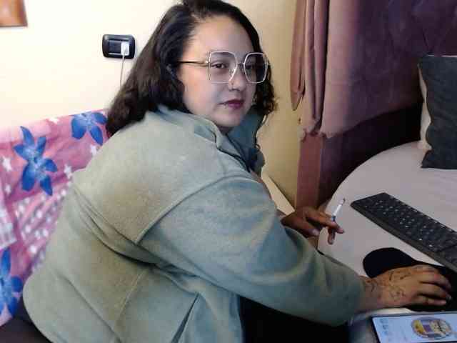 AvaCurvy webcam