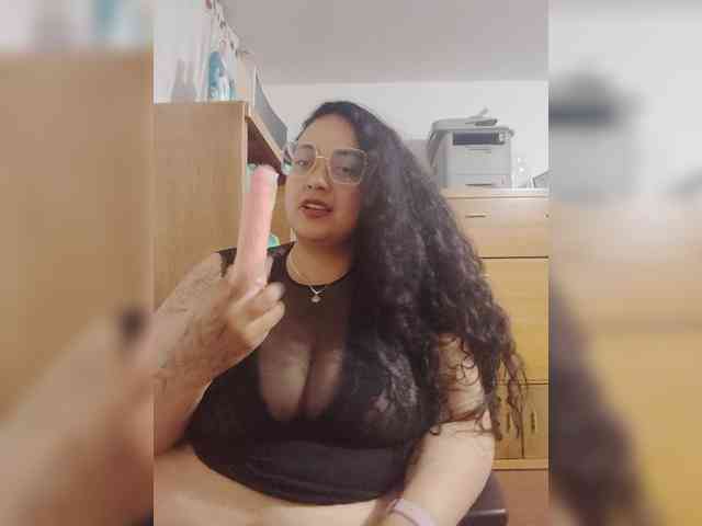 AvaCurvy webcam