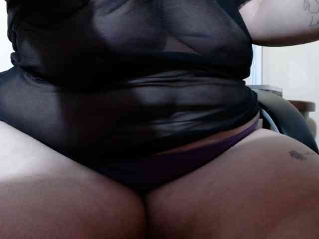 AvaCurvy webcam