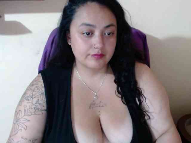 AvaCurvy webcam