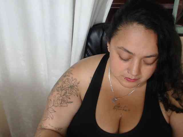 AvaCurvy webcam