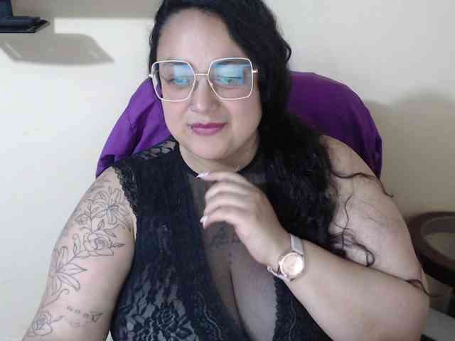 AvaCurvy webcam