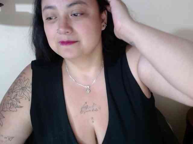 AvaCurvy webcam