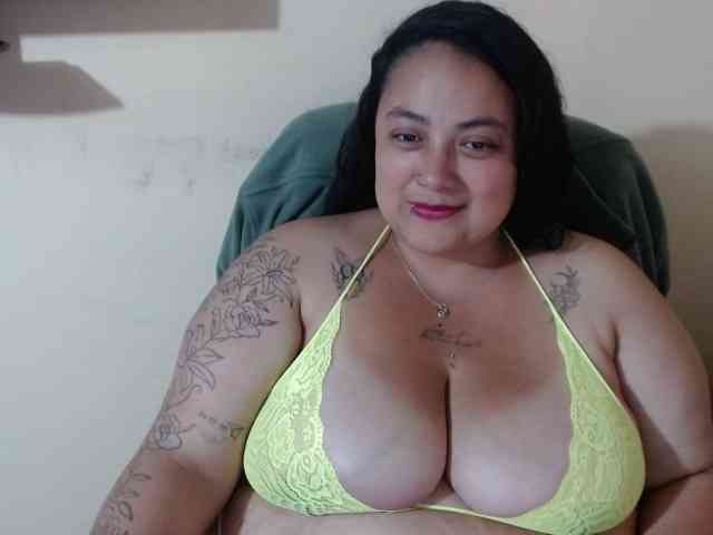 AvaCurvy webcam