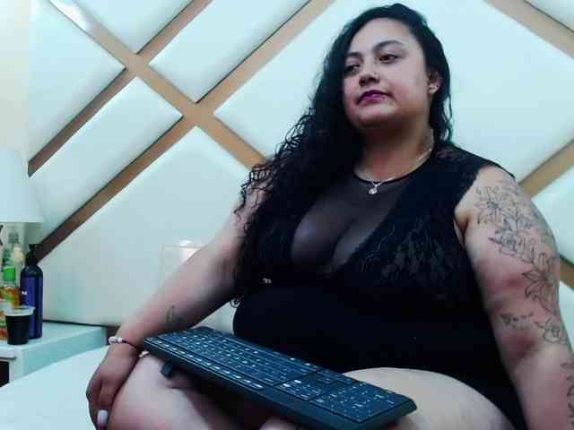 AvaCurvy webcam