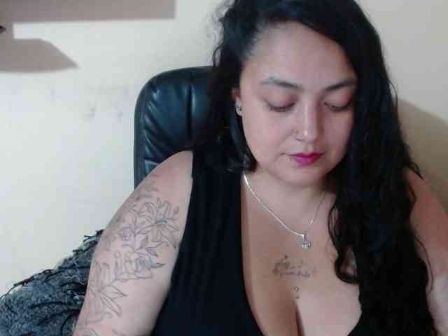 AvaCurvy webcam